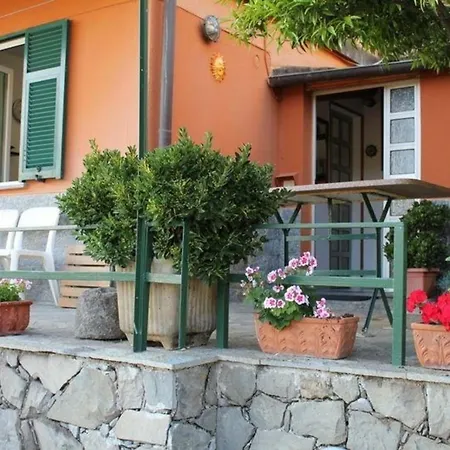 In Mit Terrasse Und Garten Διαμέρισμα *